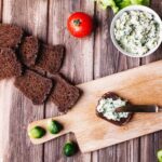 Dokonalý snídaňový recept: Příprava lahodné pomazánky s tvarohem - nejlepším přítelem chleba
