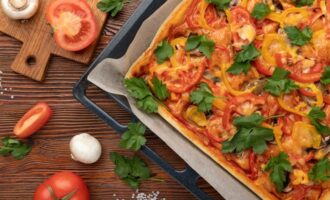 Rychlý recept: Příprava otevřeného koláče s rajčaty a sýrem - lepší než pizza
