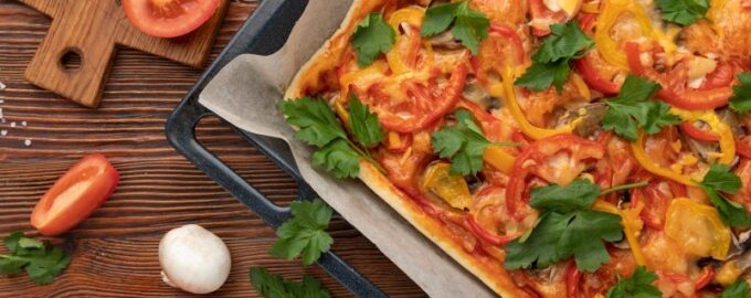 Rychlý recept: Příprava otevřeného koláče s rajčaty a sýrem - lepší než pizza