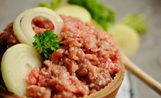 Chutnější než řízky, šťavnatější než karbanátky: smíchali jste s tím mleté maso a poslali do trouby - těžký pokrm.