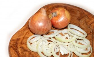 Dokonalá cibule na kebab: S touto marinádou je mnohonásobně aromatičtější než maso.