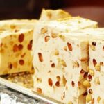 Domácí halva je stokrát lepší než halva z obchodu: vezměte semínka a cukr a máte chutnou pochoutku.
