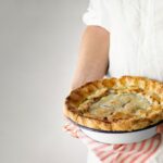 Ideální rychlá večeře: Koláč s masem a houbami - recept pro lenochy