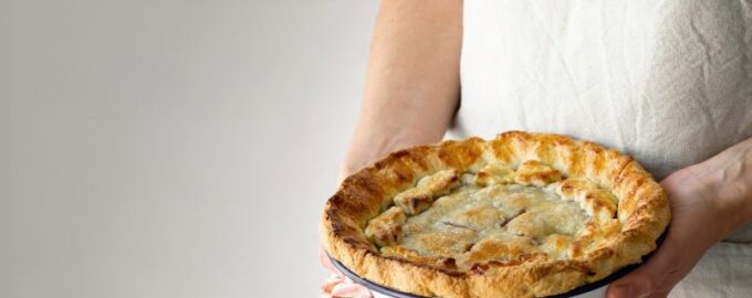 Ideální rychlá večeře: Koláč s masem a houbami - recept pro lenochy