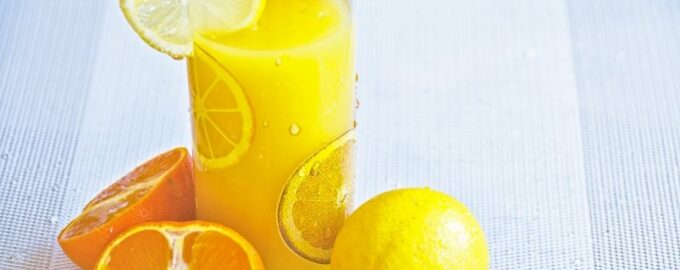 Lifehack pro horké léto: Limonáda se stane ledovou za 1,5 minuty - stačí jeden pohyb rukou