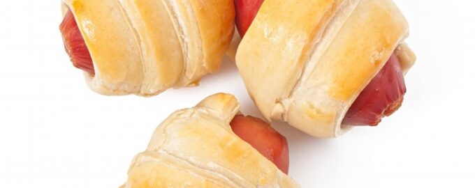 Líné klobásy v těstě za 15 minut: Není třeba válet těsto - rychlý recept