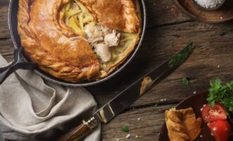 Líný recept: Příprava kuřecího koláče se sýrovým zálivem - vaše dokonalé jídlo