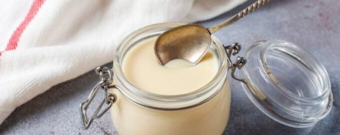 Proč smažit kondenzované mléko na pánvi: Přidejte 3 produkty - získáte neuvěřitelně chutnou pochoutku.