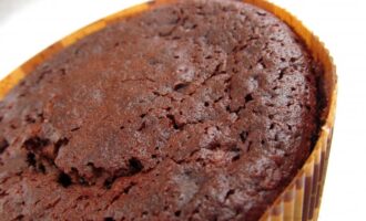Smíchejte všechny produkty - získejte lahodný čokoládový dort: recept pro líné lidi