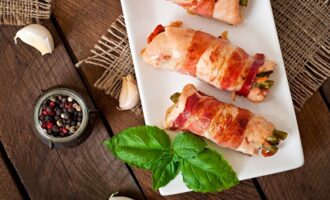Tento pokrm bude hvězdou každé večeře: Kuřecí závitky se slaninou a sýrem Recept