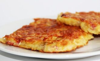 Tyhle palačinky jsou prostě top: jíme je s přílohou místo řízků a jen tak.