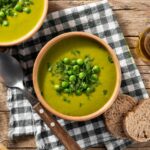 "Útulný" pokrm: Recept na sýrovou polévku se zeleným hráškem - chuť je delikátní