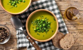 "Útulný" pokrm: Recept na sýrovou polévku se zeleným hráškem - chuť je delikátní