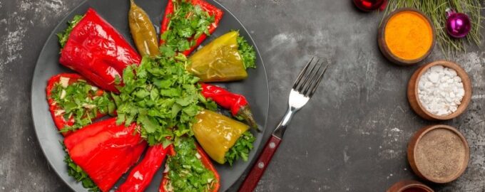 Яркая закуска: Готовим рулетики из запечённого перца — безумно вкусно