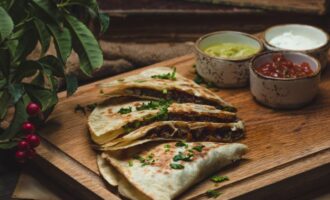 Zapomeňte na nudné obědy: Připravte si chutnou quesadillu