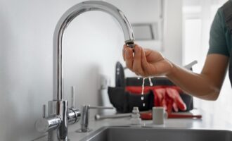 Zářivější než diamant: Potřete jím baterii a zapomenete na skvrny a šmouhy.