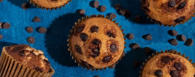 Vše smíchané dohromady a do trouby: Rychlé čokoládové muffiny s banánem - zvládne je každý.